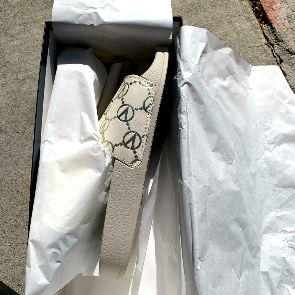 SUPER OFFER, last week BRAND NEW 100% Original Valentino leather slip on sandals